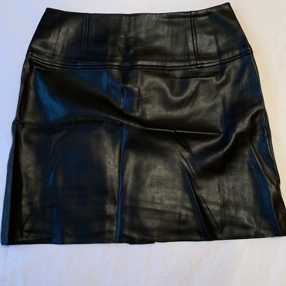 Faux leather Aritzia skirt. Never worn. Runs small - Picture 2 of 3